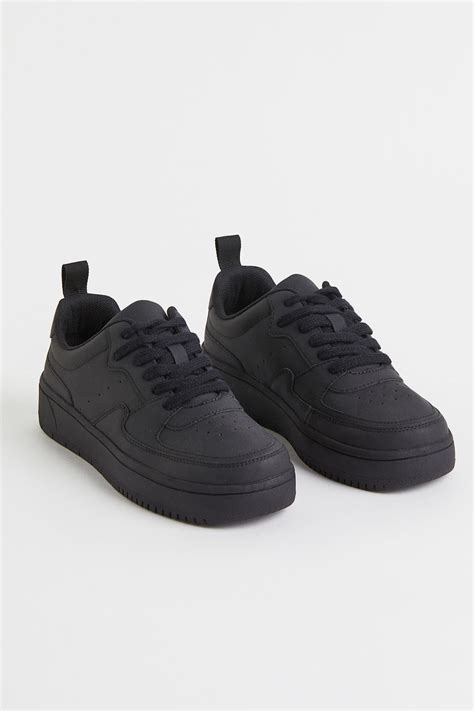 coole schwarze sneaker nicht von nike|Schwarze Sneaker: Die schönsten Modelle ab 50 Euro.